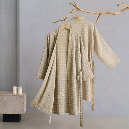 Kimono-Bademantel aus weicher, gelb-grau karierter Baumwolle - image 2