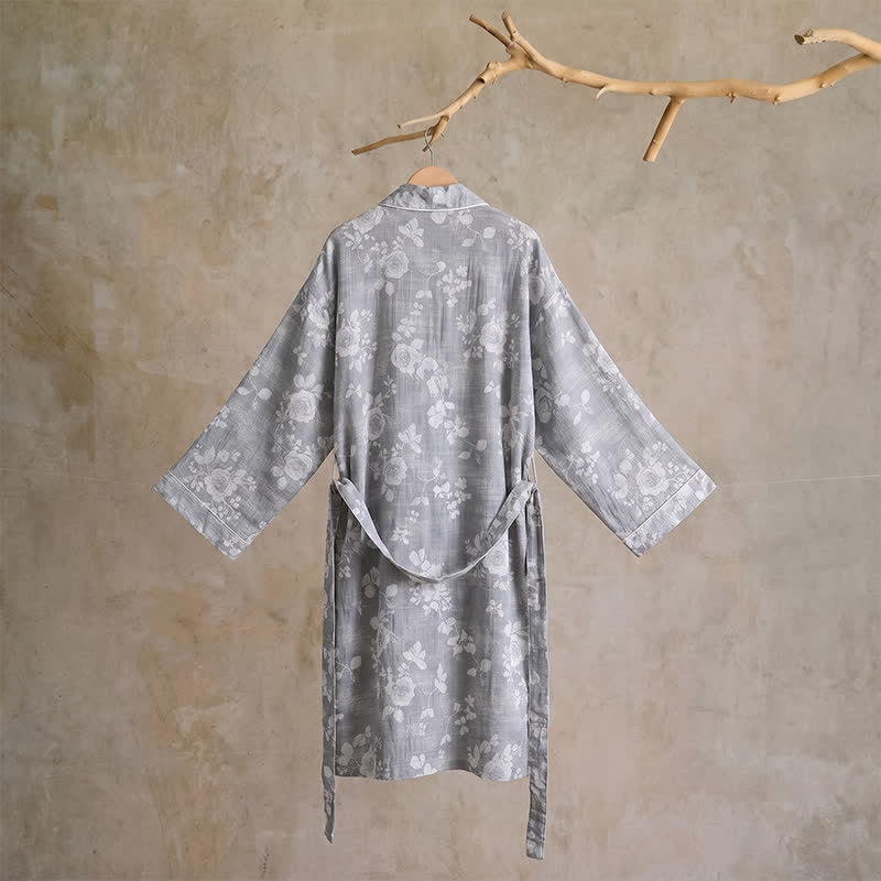 Kimono-Bademantel aus Baumwolle mit staubblauem Rosenmuster - image 1