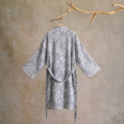 Kimono-Bademantel aus Baumwolle mit staubblauem Rosenmuster - image 1