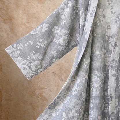 Kimono-Bademantel aus Baumwolle mit staubblauem Rosenmuster - image 4