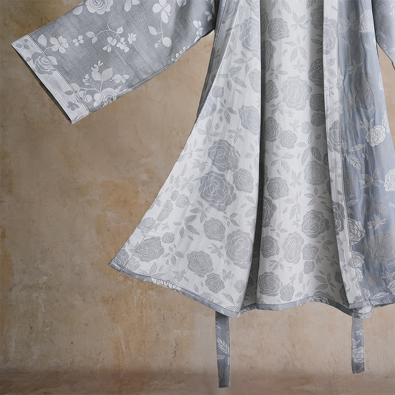 Kimono-Bademantel aus Baumwolle mit staubblauem Rosenmuster - image 3