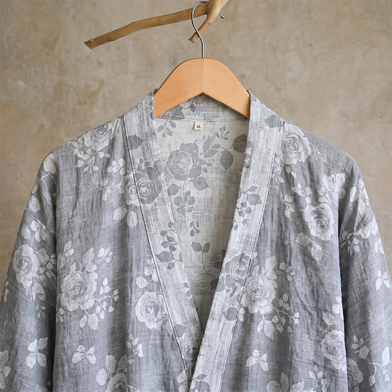Kimono-Bademantel aus Baumwolle mit staubblauem Rosenmuster - image 5