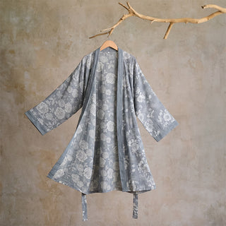 Kimono-Bademantel aus Baumwolle mit staubblauem Rosenmuster - L - image 0