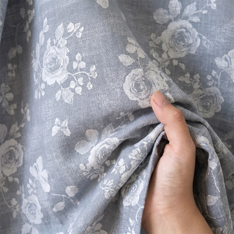 Kimono-Bademantel aus Baumwolle mit staubblauem Rosenmuster - image 6