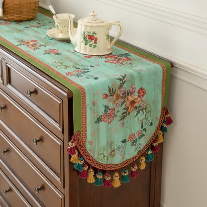 Vintage Tischläufer mit grünem Blumenmuster und Quasten - image 1