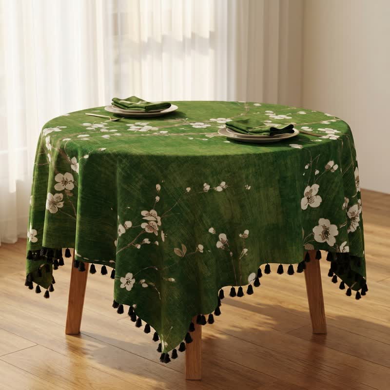 Vintage Tischdecke mit weißem Pflaumenblütenmuster und Quasten - image 2
