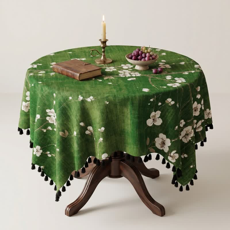 Vintage Tischdecke mit weißem Pflaumenblütenmuster und Quasten - image 3