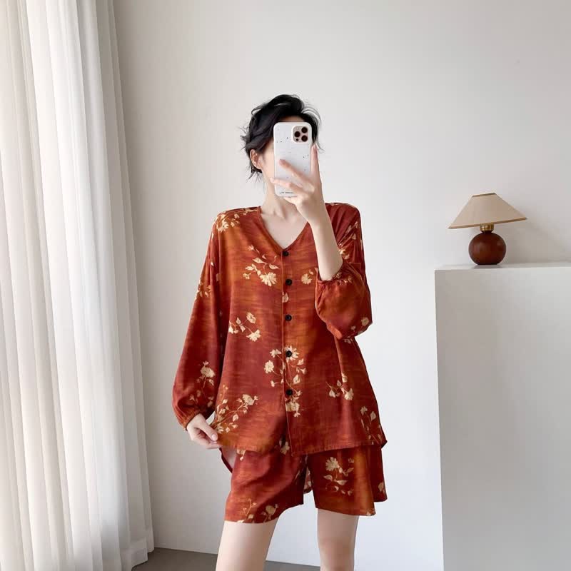 Damenpyjama mit botanischem Blumenmuster und Knopfleiste - image 2
