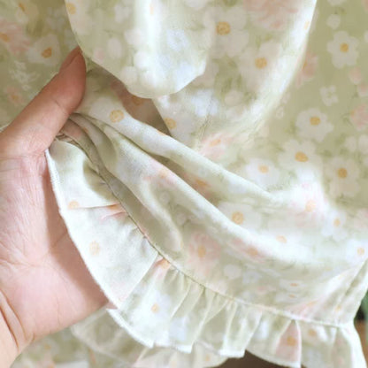 Grüne Pyjama-Shorts aus Baumwolle mit Blumenmuster und Rüschen - image 7