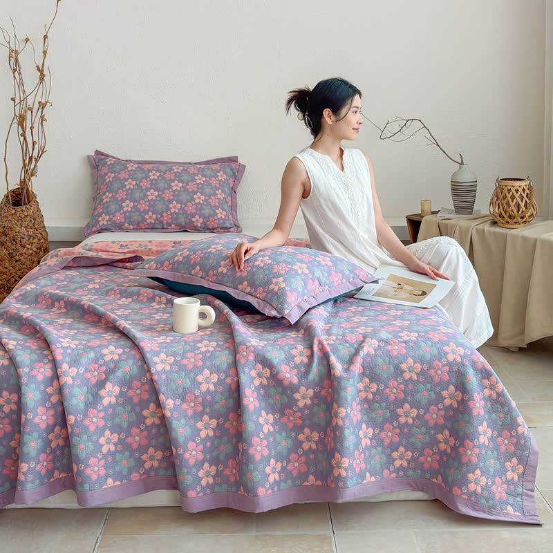 Dreilagige Tagesdecke aus Gaze mit kleinem Blumenmuster - image 2