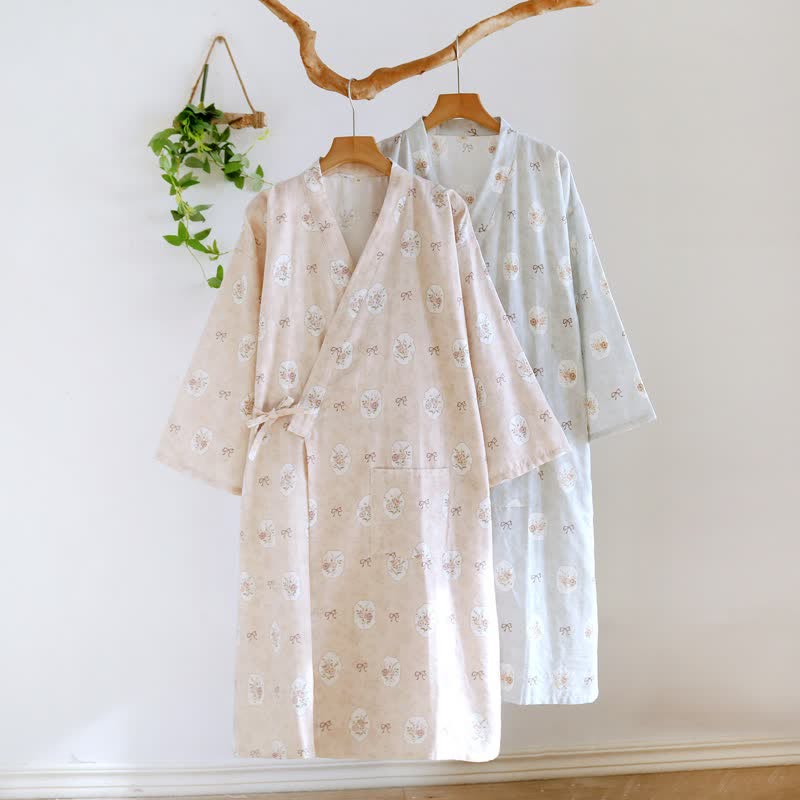 Kimono-Bademantel aus Baumwolle mit gerahmter Rose und Schleife - image 1