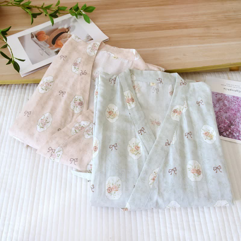 Kimono-Bademantel aus Baumwolle mit gerahmter Rose und Schleife - image 3