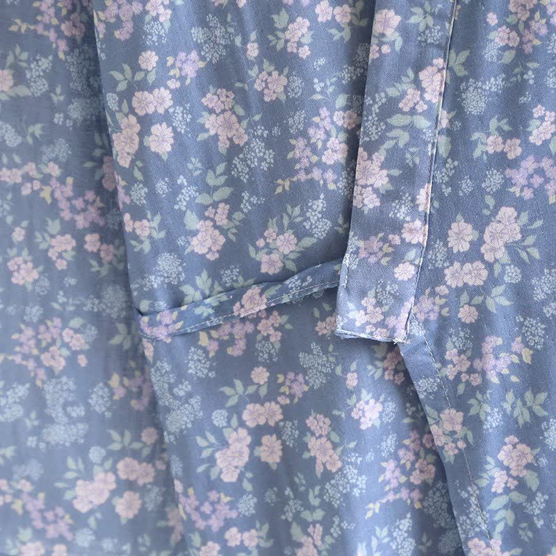 Rustikaler blauer Kimono-Bademantel aus Baumwolle mit Blumenmuster - image 5