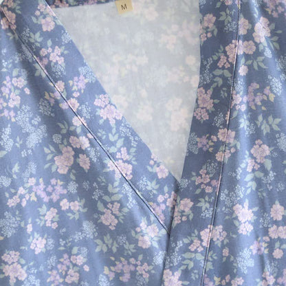 Rustikaler blauer Kimono-Bademantel aus Baumwolle mit Blumenmuster - image 4