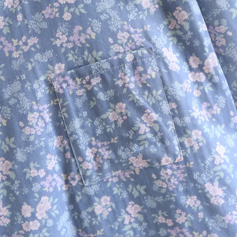 Rustikaler blauer Kimono-Bademantel aus Baumwolle mit Blumenmuster - image 6