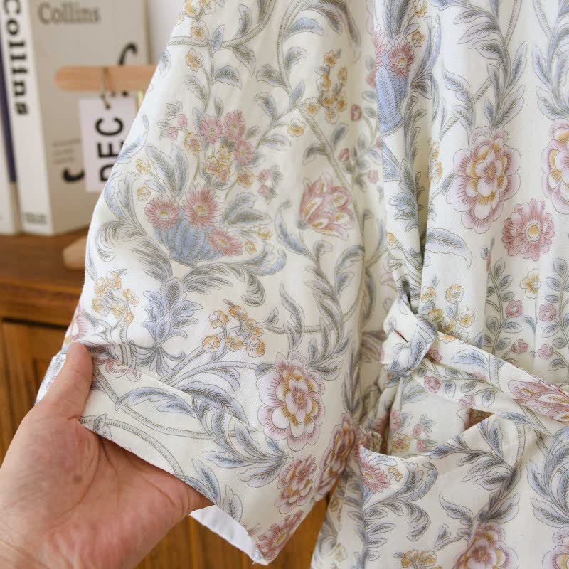 Kimono-Bademantel aus geblümtem Baumwollgaze mit Tasche - image 5