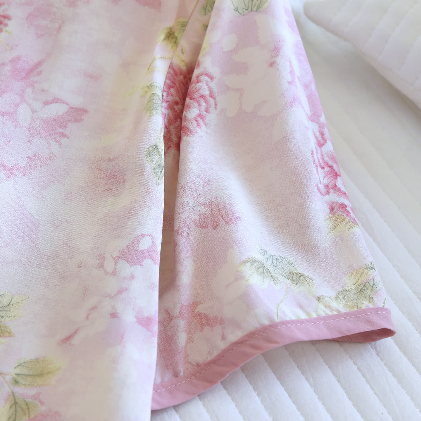 Nachtwäsche mit wattierter, knöchellanger Hose mit Hortensienmuster - image 6