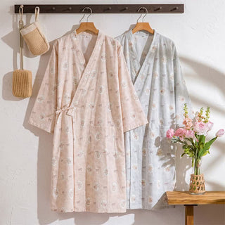 Kimono-Bademantel aus Baumwolle mit gerahmter Rose und Schleife - image 0