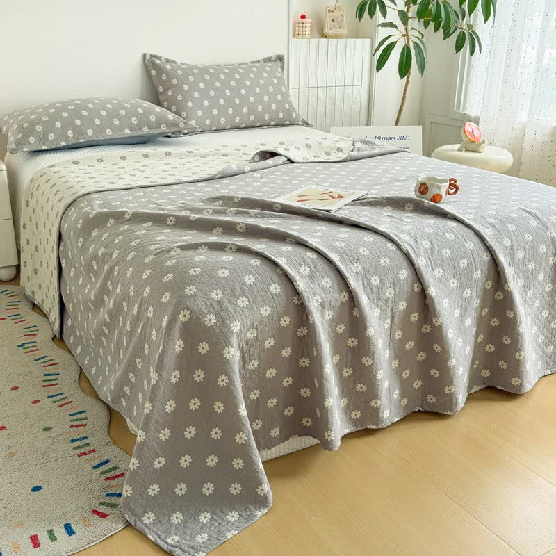 Graue Baumwoll-Steppdecke mit Blumenmuster und Jacquard-Muster - image 2