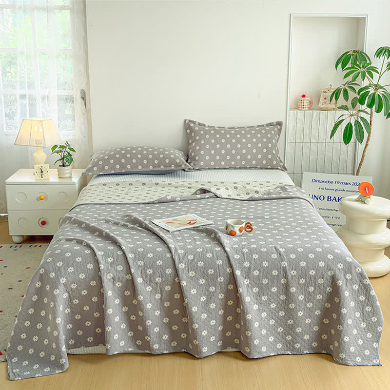 Graue Baumwoll-Steppdecke mit Blumenmuster und Jacquard-Muster - image 1