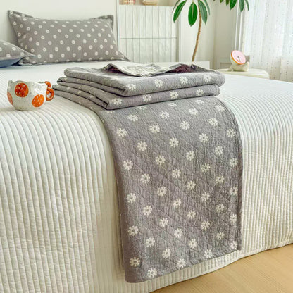 Graue Baumwoll-Steppdecke mit Blumenmuster und Jacquard-Muster - image 4