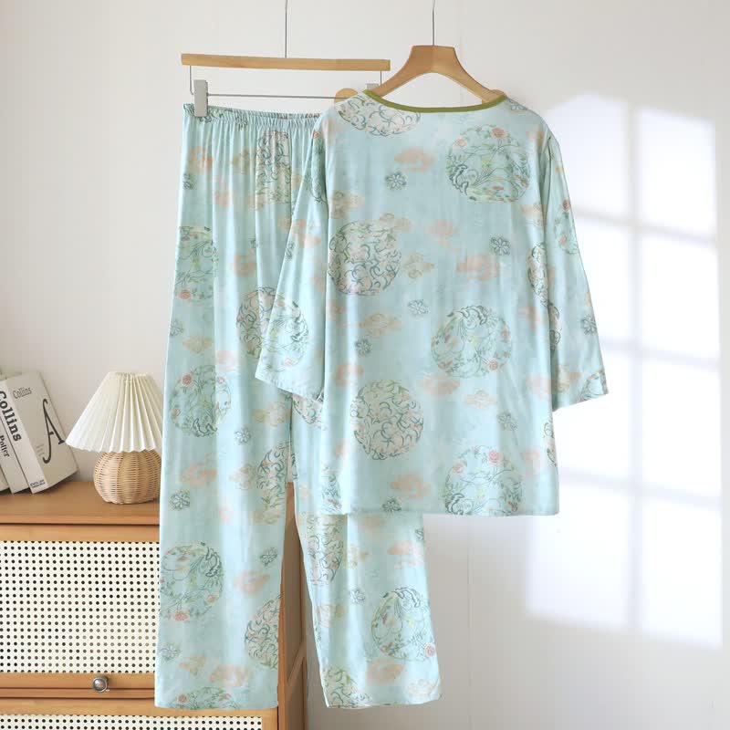Orientalischer traditioneller Damenpyjama mit Blumenmuster - image 1