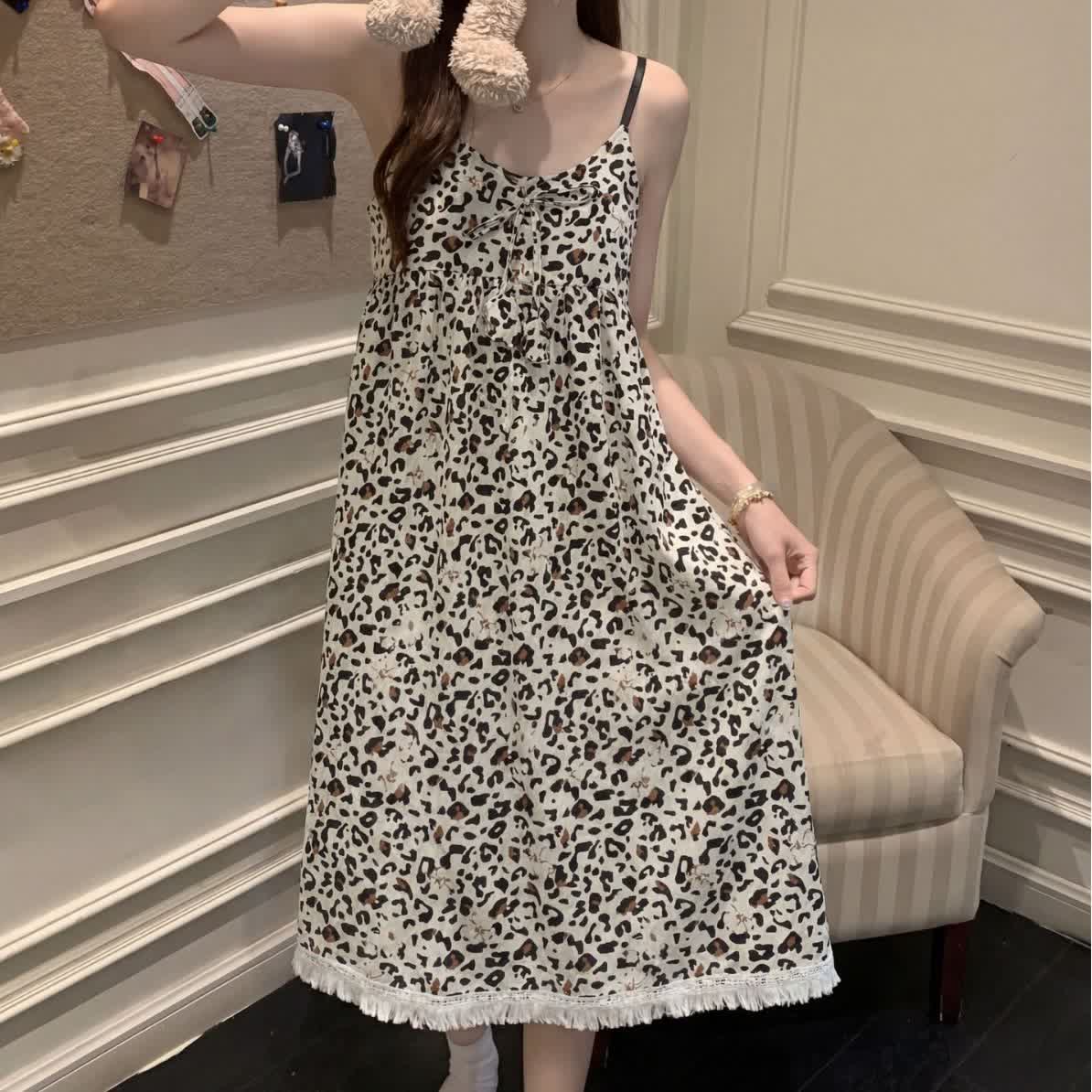 Hauskleid mit Leopardenmuster und Quasten - image 7