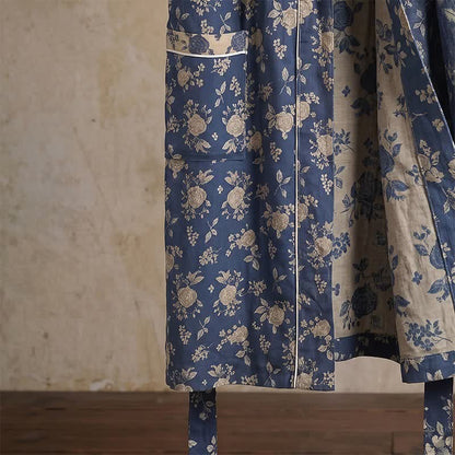 Indigoblauer Kimono-Bademantel mit Vintage-Blumenmuster - image 6