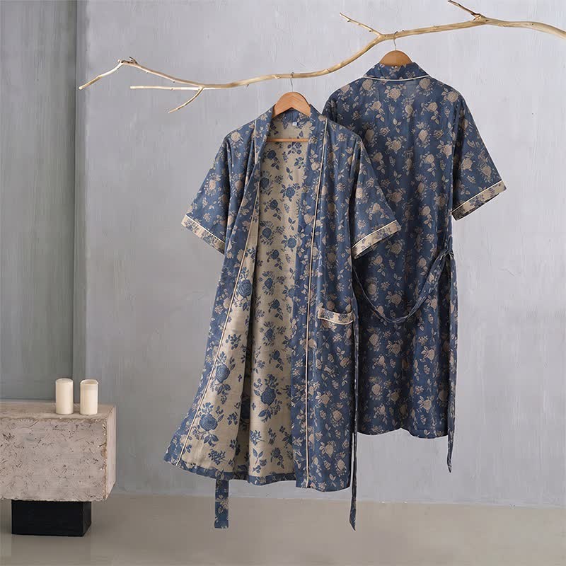 Indigoblauer Kimono-Bademantel mit Vintage-Blumenmuster - image 1