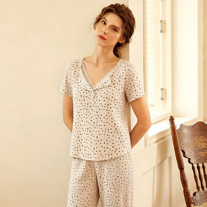 Pyjama mit weichem Leopardenmuster und Spitzenbesatz - image 5