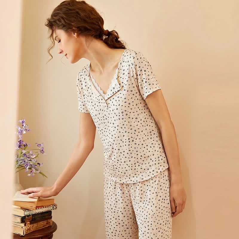 Pyjama mit weichem Leopardenmuster und Spitzenbesatz - image 6