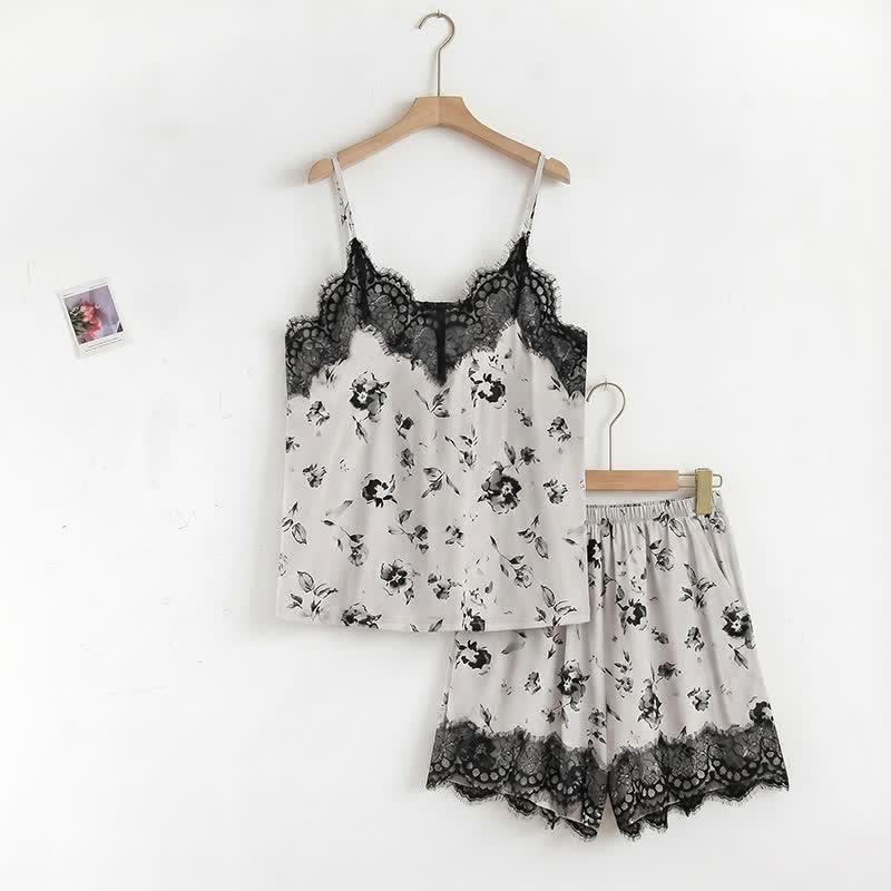 Romantisches Pyjama-Set mit floraler Spitze - image 1