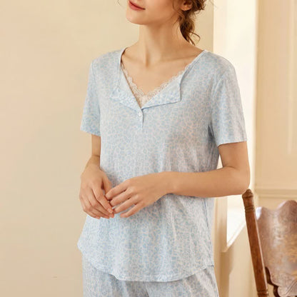 Pyjama mit weichem Leopardenmuster und Spitzenbesatz - image 2