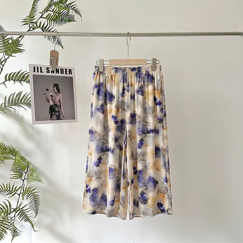 Kurze Loungehose mit künstlerischem Print - image 1