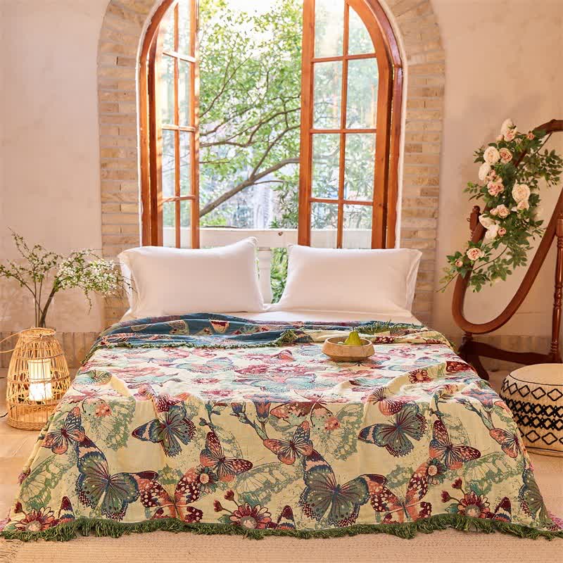 Verzauberte Tagesdecke aus Musselin mit Schmetterlings- und Blumenmuster - image 1