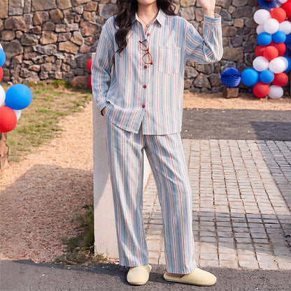 Pyjama aus doppellagigem Baumwollstoff mit roten Akzenten und blauen Streifen - image 0