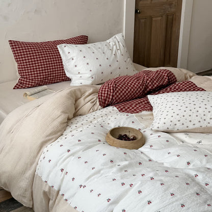 Bettwäsche-Set aus weicher, kuscheliger, weicher Baumwolle mit Kirsch-Gingham-Muster - image 1