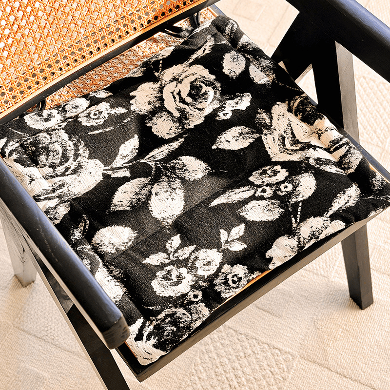 Stuhlkissen aus schwarzem und weißem Chenille mit Vintage-Blumenmuster - Schwarz - 19,7" x 19,7" - image 0