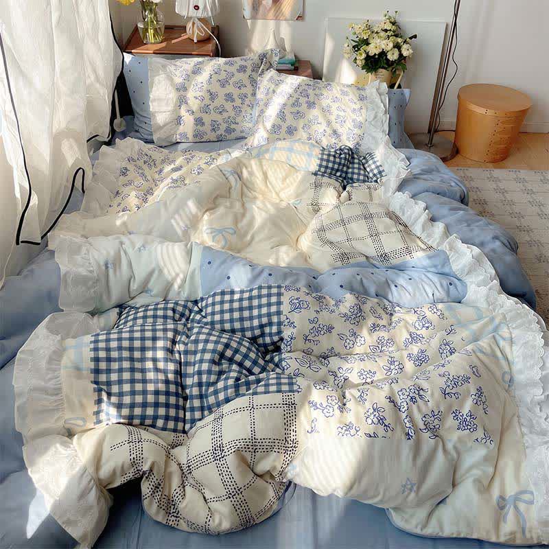 Bettwäsche-Set aus Baumwollgaze mit Rüschen und floralem Patchwork-Muster in Nebelblau - image 1