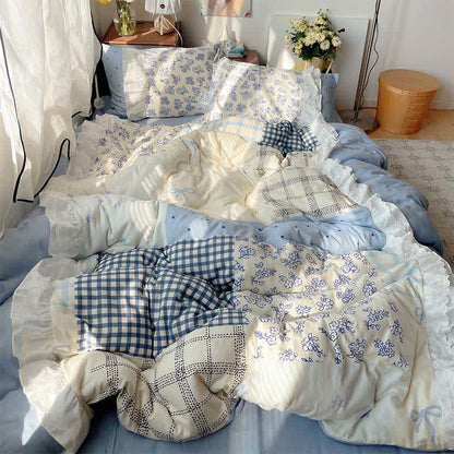 Bettwäsche-Set aus Baumwollgaze mit Rüschen und floralem Patchwork-Muster in Nebelblau - image 1