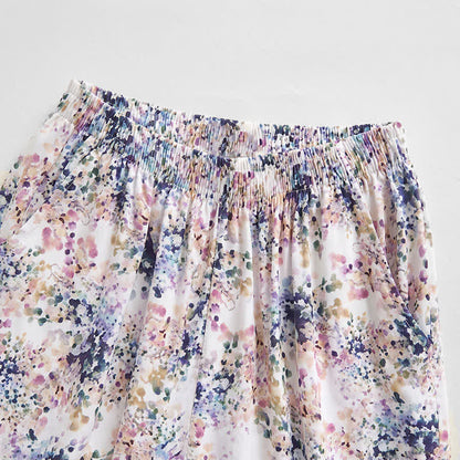 Sommerliche Lounge-Shorts aus Baumwolle mit Blumenmuster und gerafftem Bund - image 1