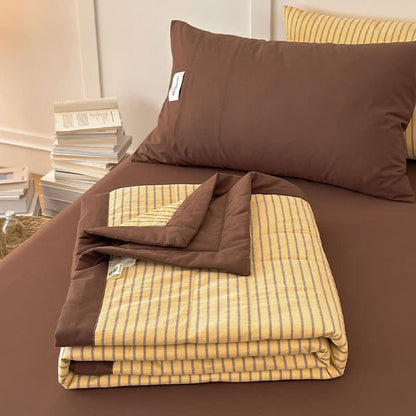 Gemütliches zweifarbig gestreiftes Baumwoll-Bettwäscheset im Landhausstil - image 7