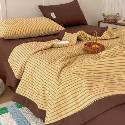 Gemütliches zweifarbig gestreiftes Baumwoll-Bettwäscheset im Landhausstil - image 6