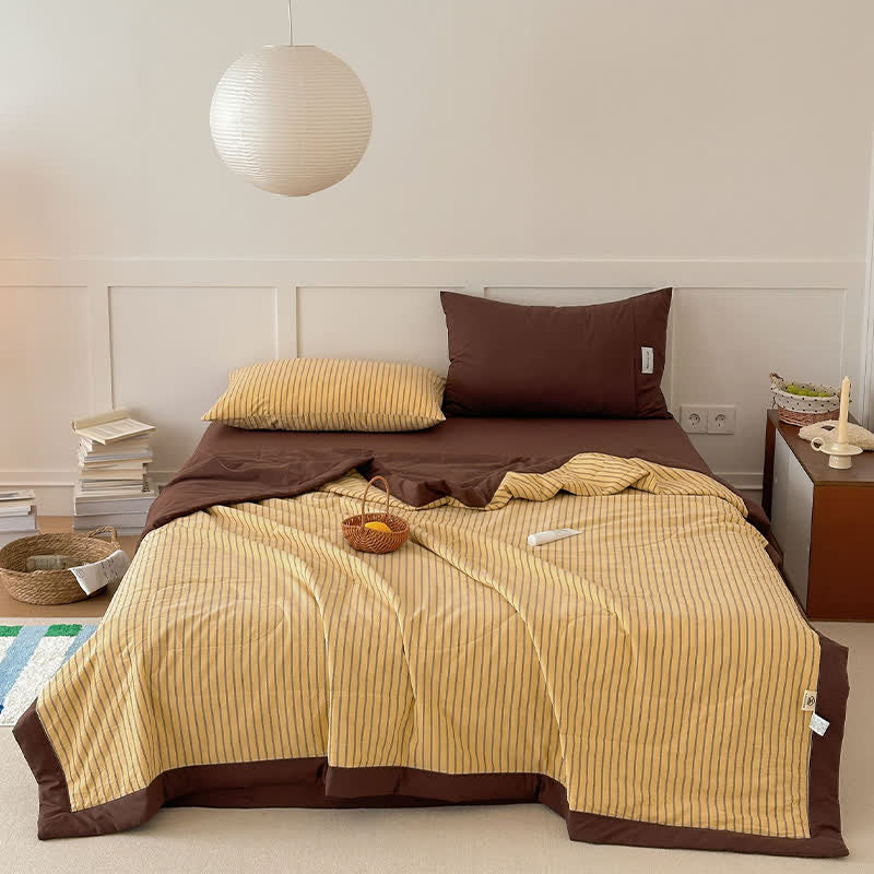 Gemütliches zweifarbig gestreiftes Baumwoll-Bettwäscheset im Landhausstil - image 5