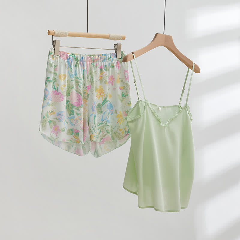 Loungewear-Set aus mintfarbenem Satin-Rüschen-Top und geblümten Shorts - image 1