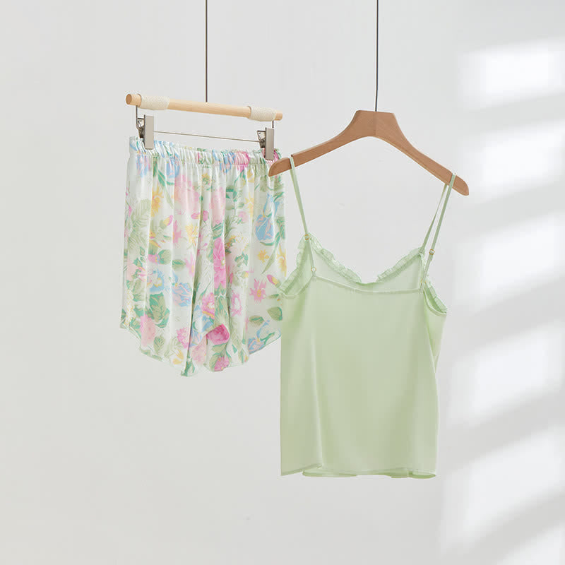 Loungewear-Set aus mintfarbenem Satin-Rüschen-Top und geblümten Shorts - image 2
