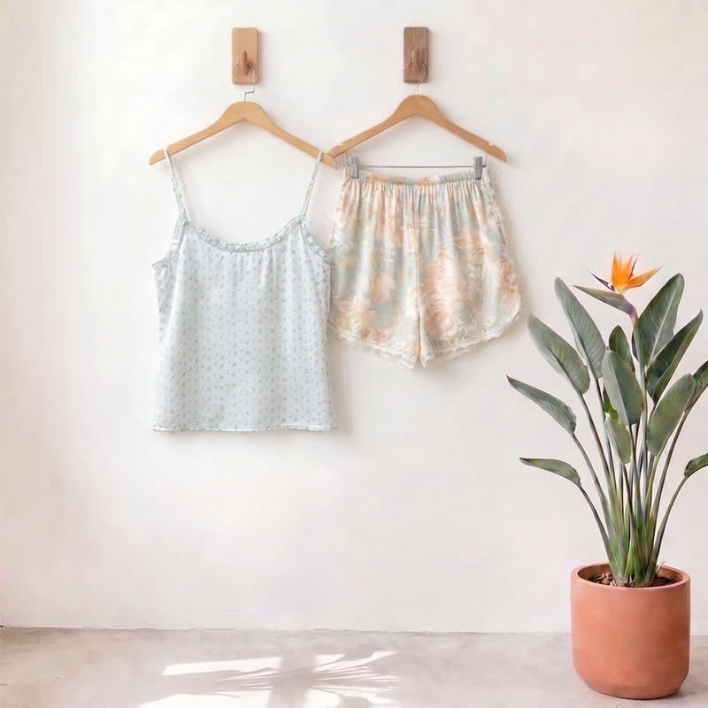 Loungewear-Set aus mintfarbenem Satin-Top und Shorts mit Blumenmuster - Minzcreme - L - image 0