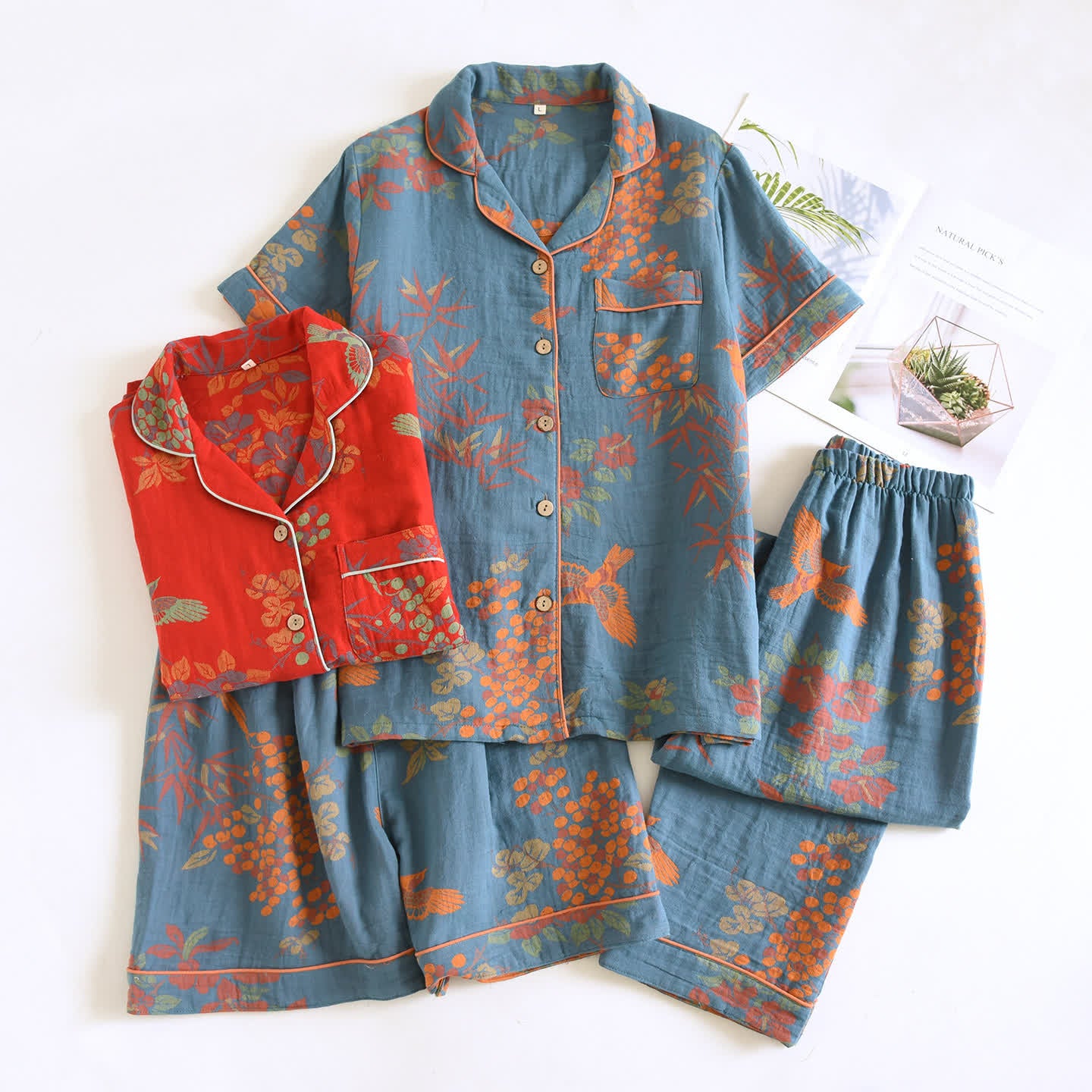 Vintage Loungewear-Set aus Baumwolle mit Vogel- und Blumenmuster - image 1
