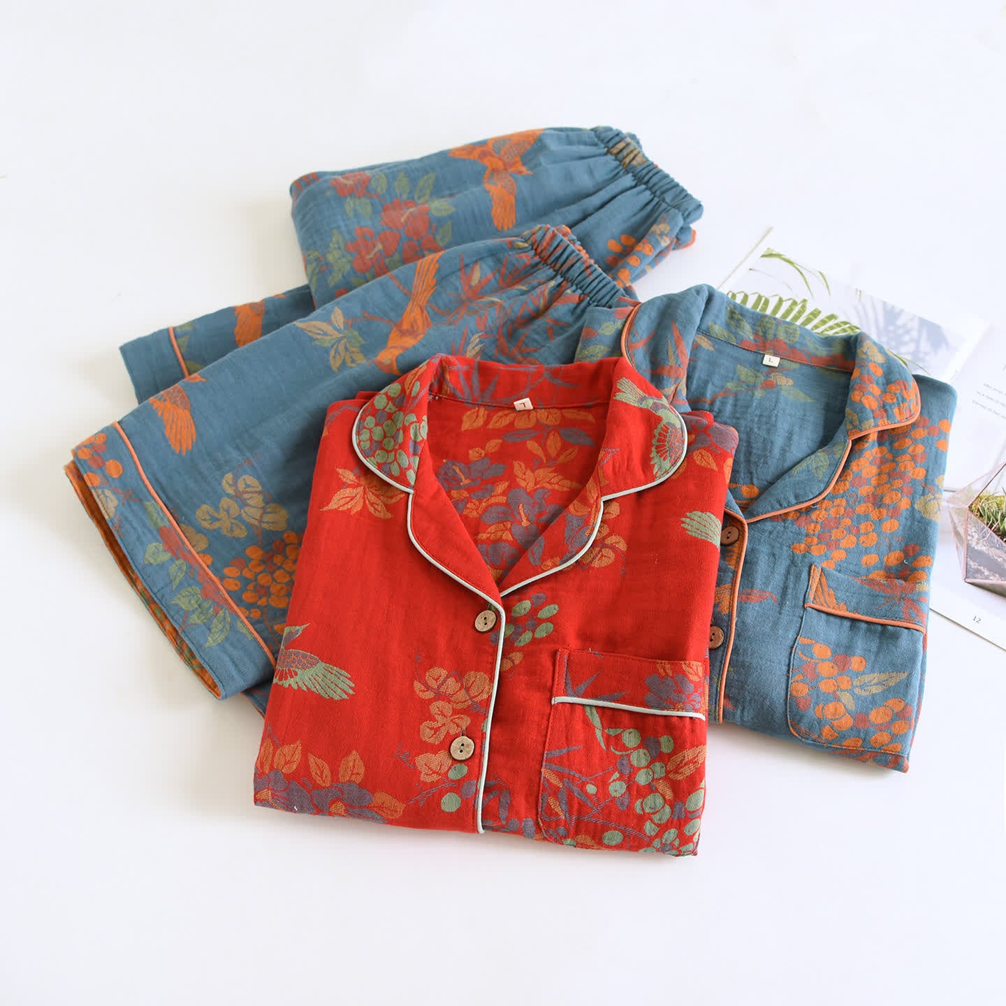 Vintage Loungewear-Set aus Baumwolle mit Vogel- und Blumenmuster - image 2