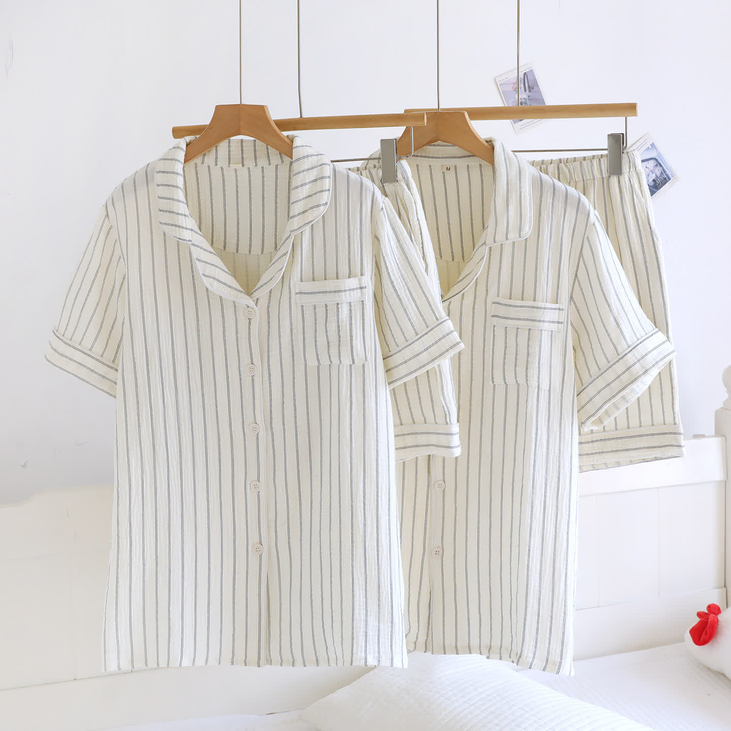 Lässiges Sommer-Loungewear-Set mit Streifen und Camp-Kragen - Weiß - Herren XL - image 0